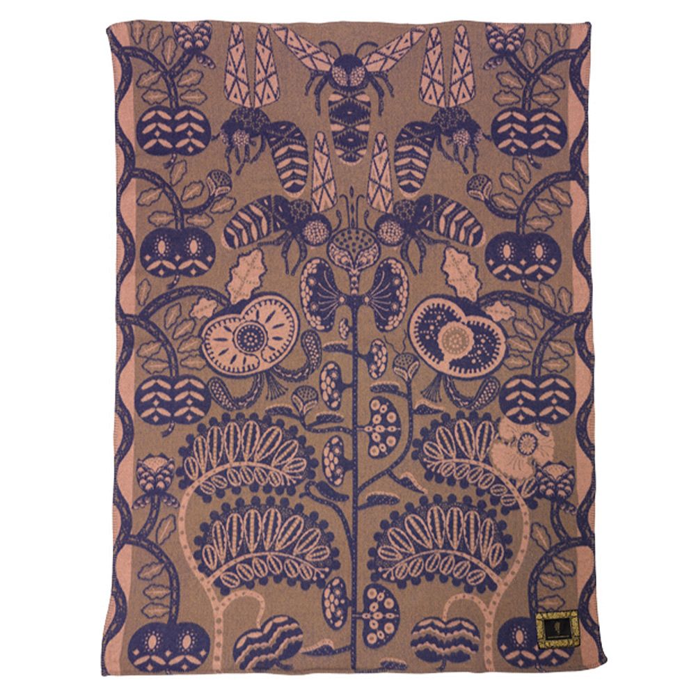 A product image of Klaus Haapaniemi's Bees blanket