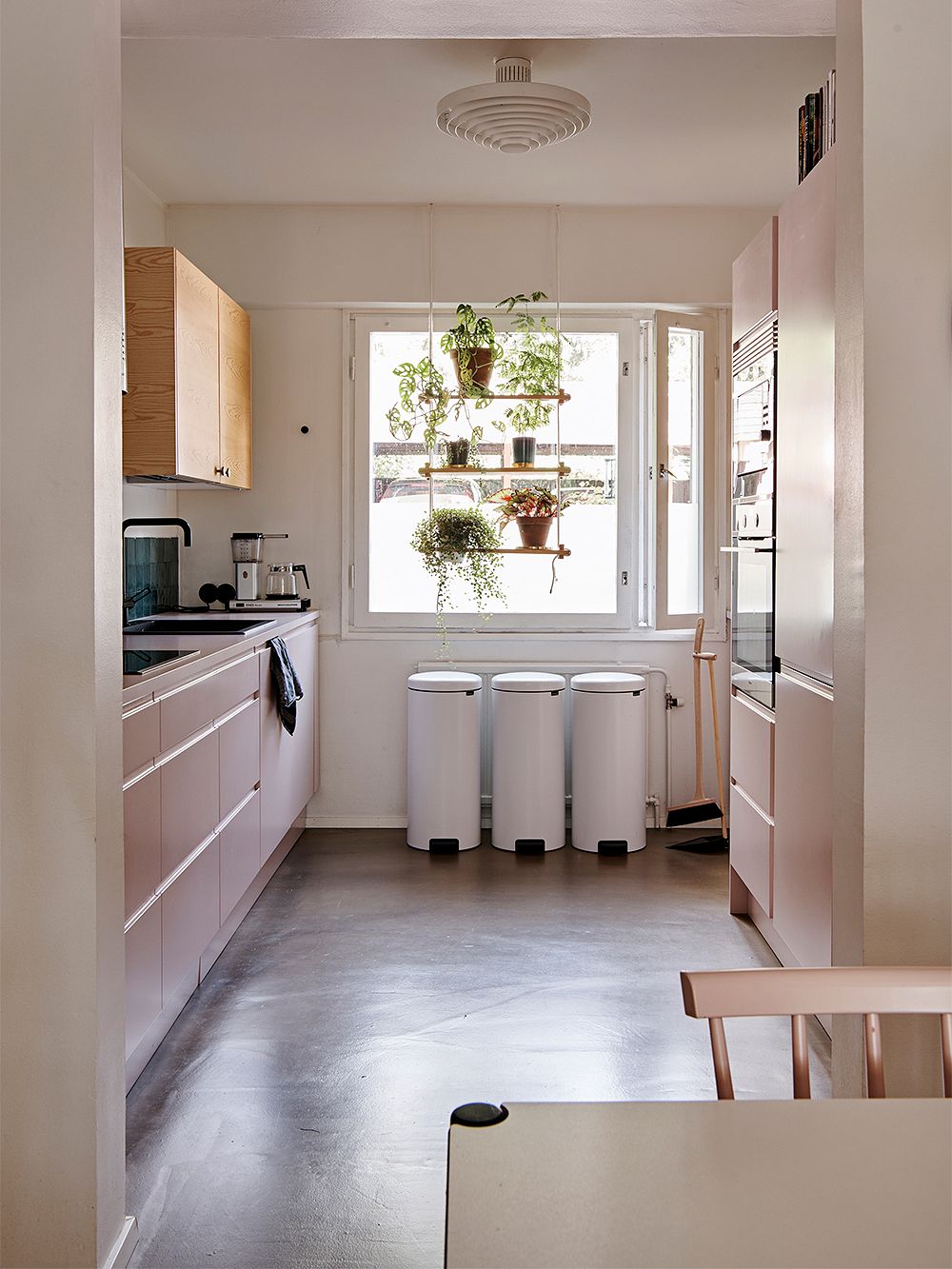 An image of Asli Ufacik's home: the kitchen decor.
