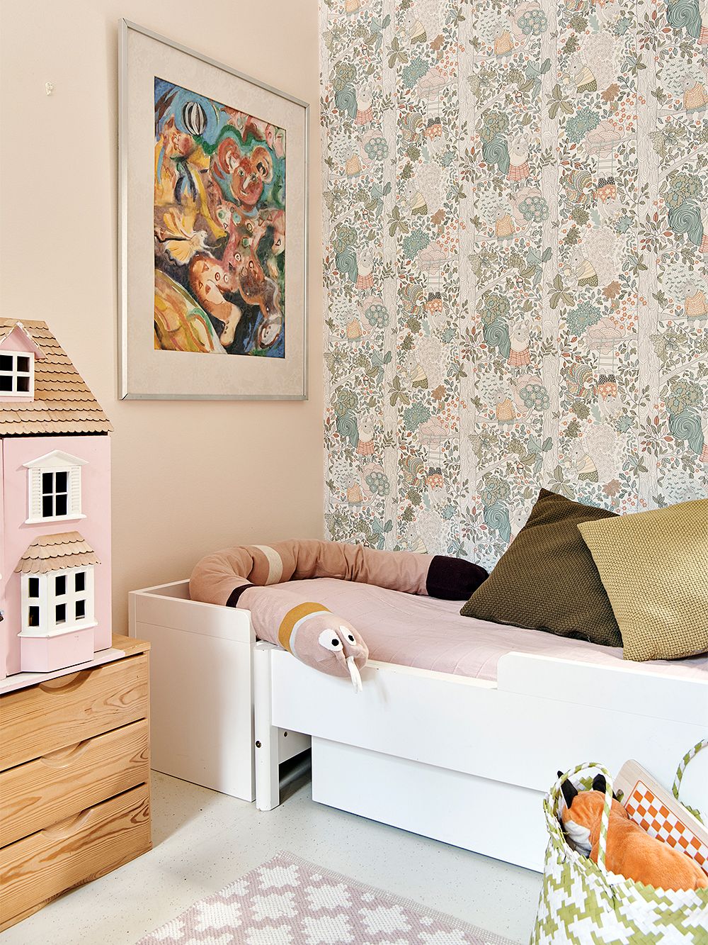 An image of Asli Ufacik's home: the kids' room decor.