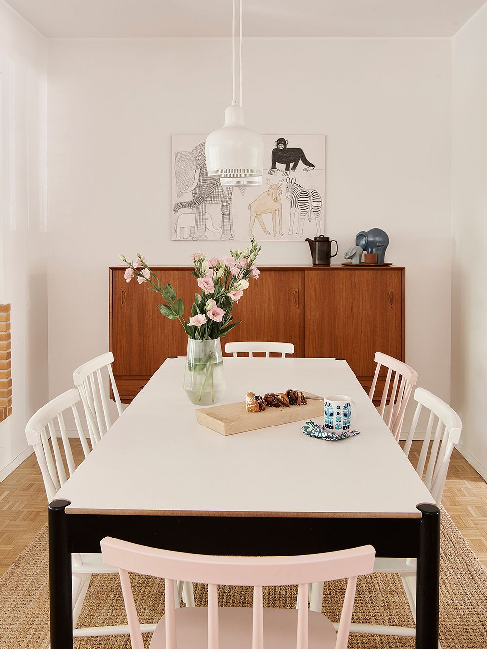 An image of Asli Ufacik's home: the dining room decor.