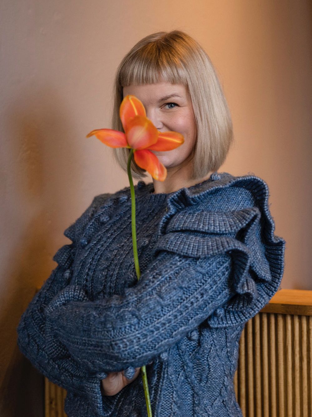 Potretti, jossa floristi ja muotoilija Kristiina Suo-Kustaa Blomma Creativesin myymälässä.