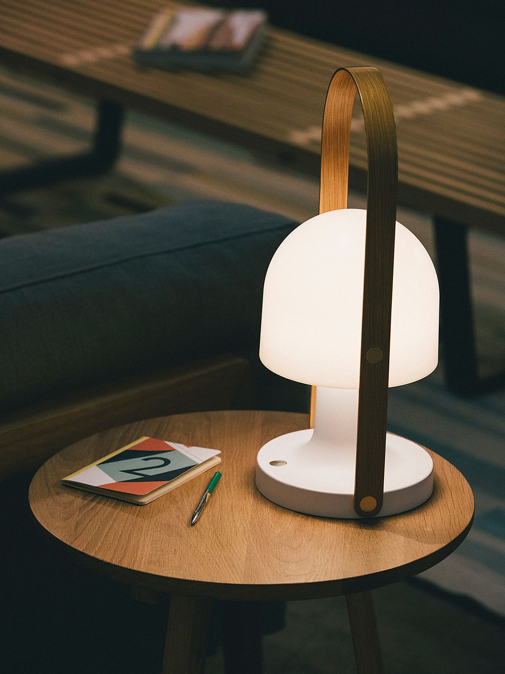 An image of Marset's FollowMe lamp on the table, as part of the summer home decor.
