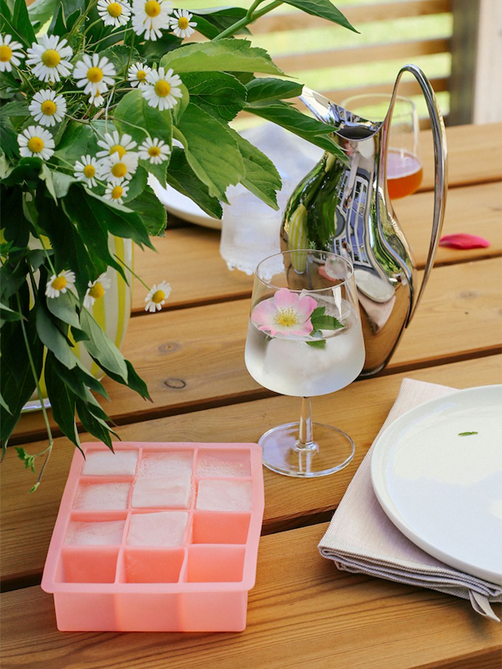 An image of a summery table setting, as part of the summer house decor.