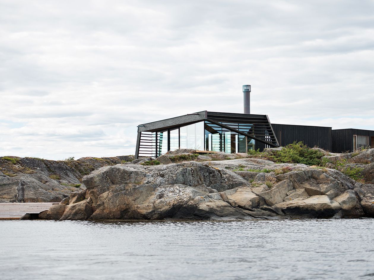 An image of Lille Arøya, a summer home in Norway.