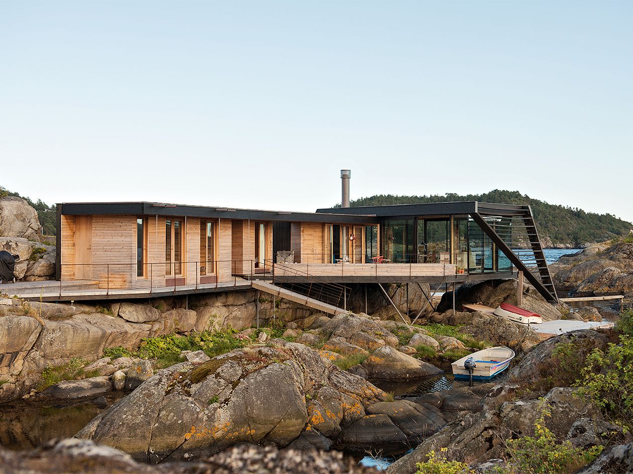 An image of Lille Arøya: a summer home in Norway.