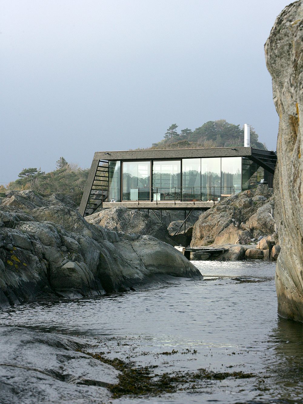 An image of Lille Arøya, a summer home in Norway.