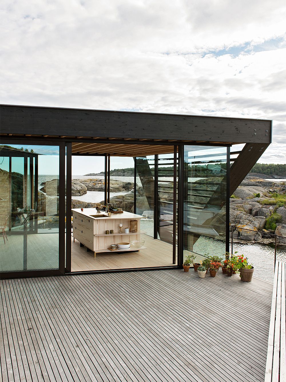 An image of Lille Arøya: the kitchen and terrace.