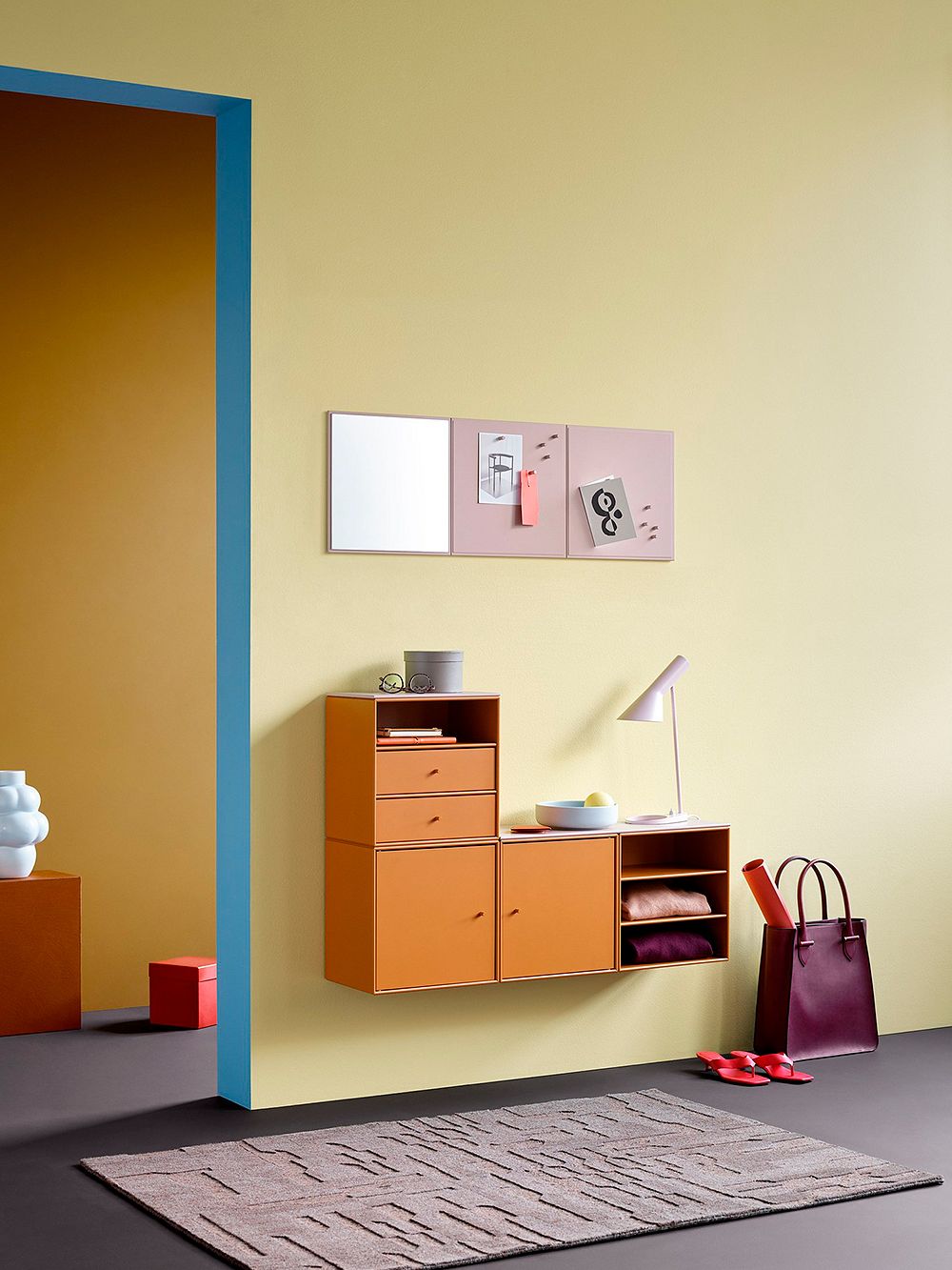 Kuva värikkäistä huonekaluista, jotka ovat Montana Furnituren valmistamia.