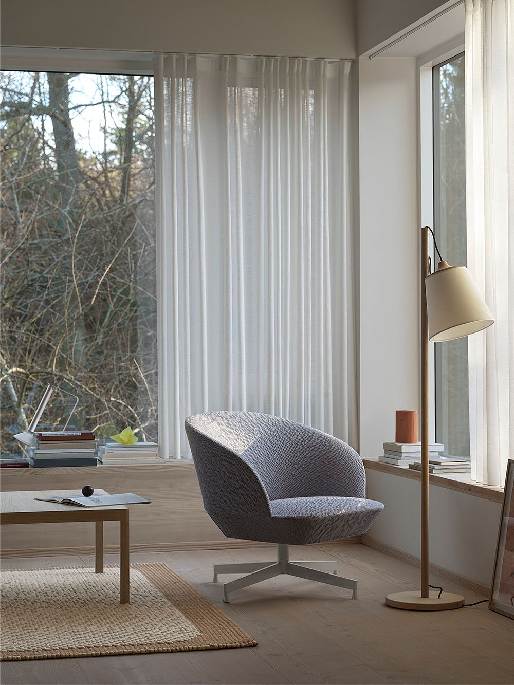 An image of Muuto's Oslo Lounge Chair as part of the living room decor