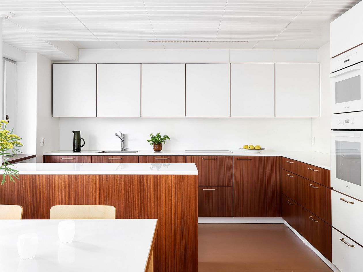 An image featuring Villa Ervi designed by architect Aarne Ervi. The photo shows the interior of the kitchen.