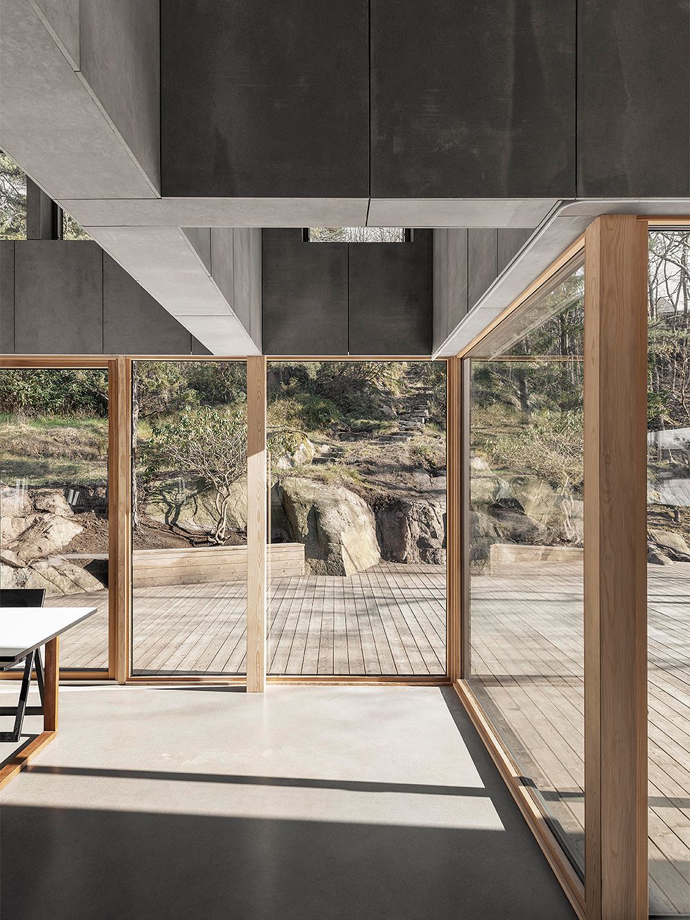 Kuva, jossa Olsson Lyckefors -arkkitehtuuritoimiston suunnitteleman Villa Radalin sisätiloja.