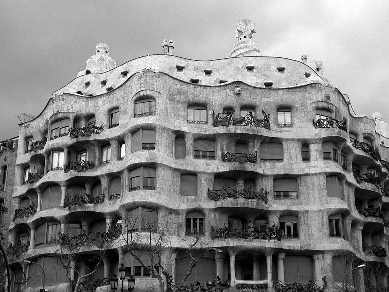 Antoni Gaudi Casa Milà