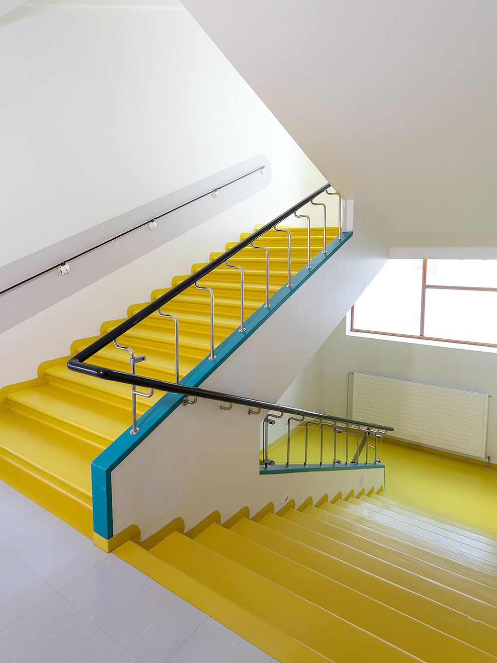 Paimion parantolan keltainen portaikko