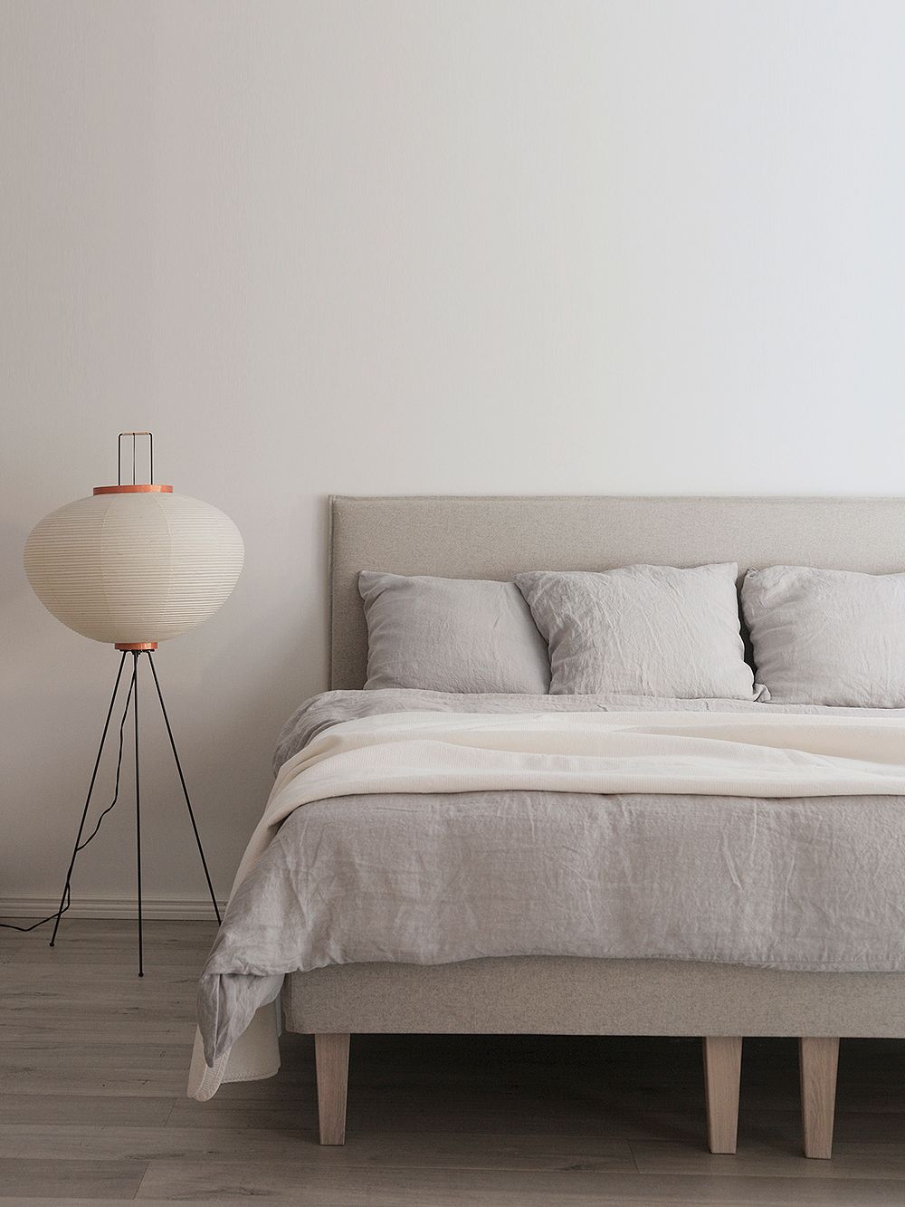 Vitra Akari 10A -lattiavalaisin