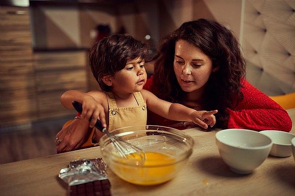 La pluie est au rendez-vous ? Découvrez des idées créatives pour occuper vos enfants en intérieur !