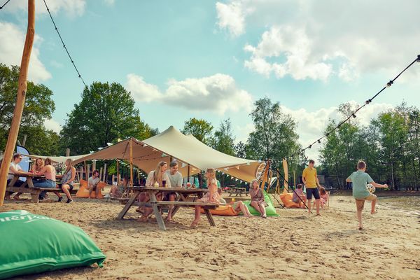 Zoek de parasol in de Zomer Hotspot en win een gratis verblijf!