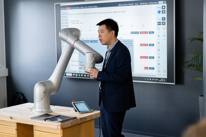 Vertekin robotiikkaseminaarissa esiteltiin yhdenlaista robottia