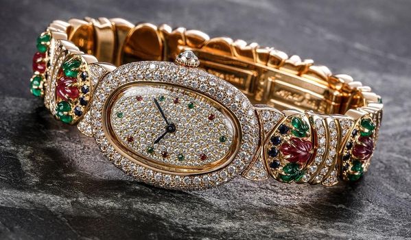 Brynn Wallner, founder of female-forward watch platform Dimepiece, tells us how her passion for watches started, how the industry is becoming more inclusive, and presents us her top 10 picks from The 2021 New York Watch Auction.
