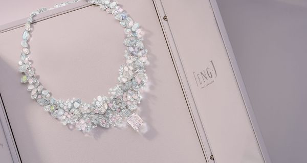當代珠寶設計師Feng J為富藝斯創作吉維尼花園，以珍貴珠寶作品向印象派大師莫奈致敬。