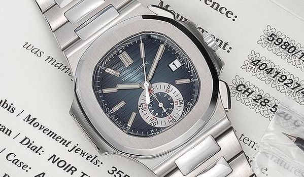 Interested in a steel Nautilus chronograph? You only have one discontinued reference to look for.