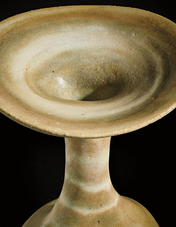 Antoinette Hallé of the Sèvres Ceramics Museum documents the refined taste of a passionate ceramics collector.