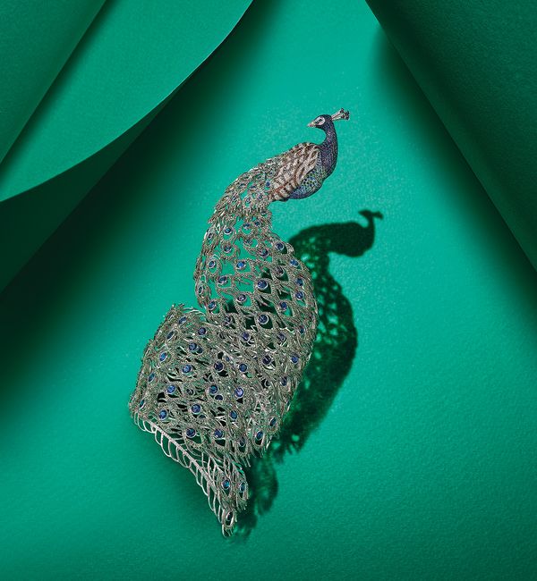 Inspired by the brilliant plumage of the peacock, this Chopard bangle coming to auction in our Hong Kong Jewels & Jadeite sale is a one-of-a-kind statement piece. 