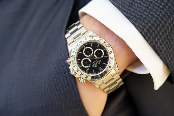 We challenged our New York specialists to select their favorite watches from 'STYLED. Timeless Watches And How To Wear Them' ahead of the auction on 5 December. 
