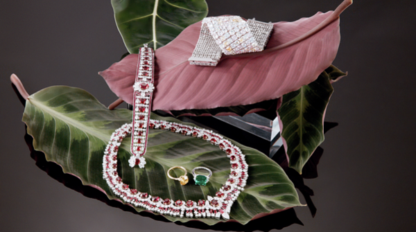 富藝斯本季精心挑選以春日氣色為題的珠寶拍品，鑽石、彩鑽、寶石聯同品牌珠寶閃耀登場。